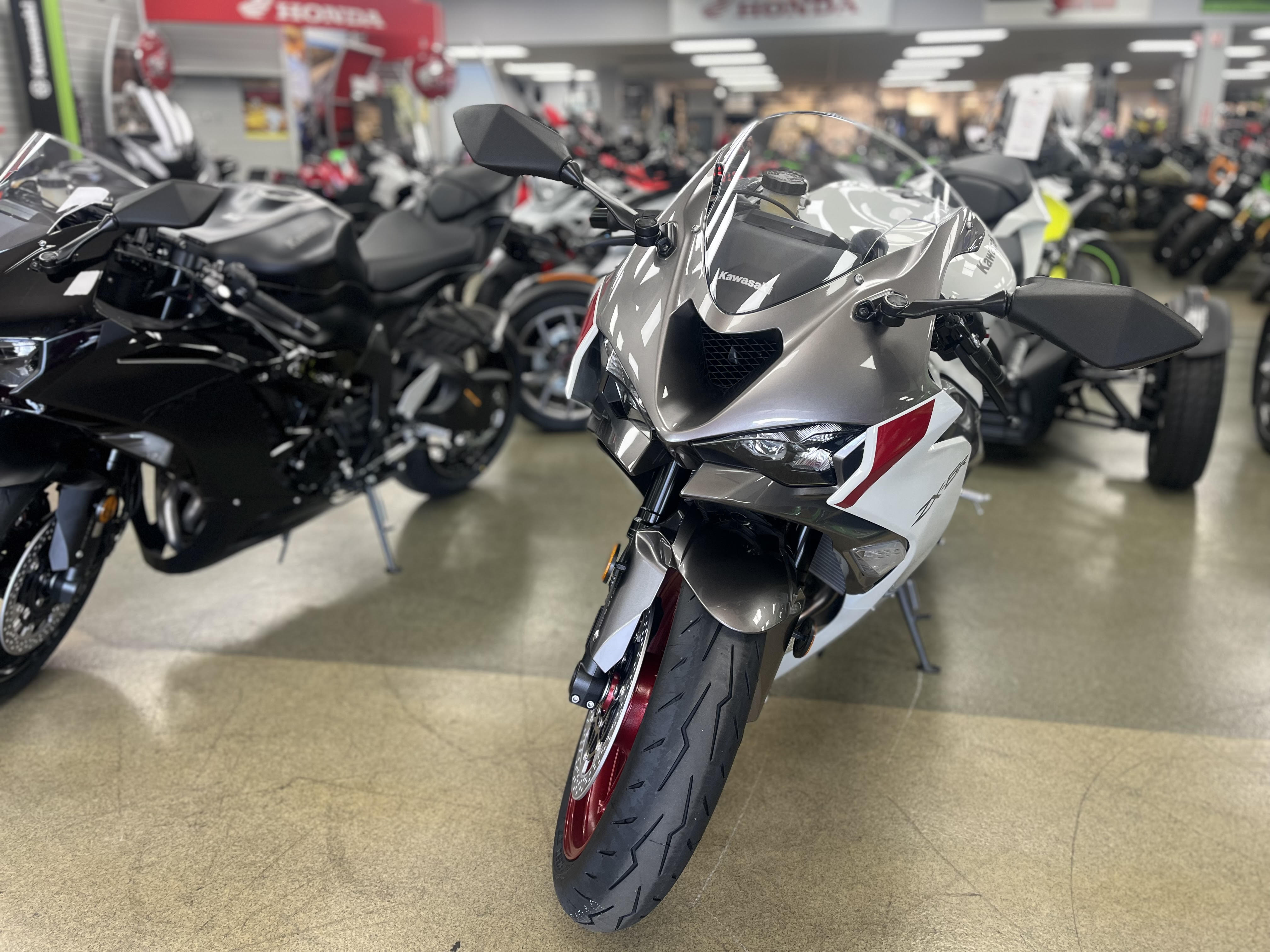 2025 Kawasaki Ninja® ZX™-6R - Photo 3