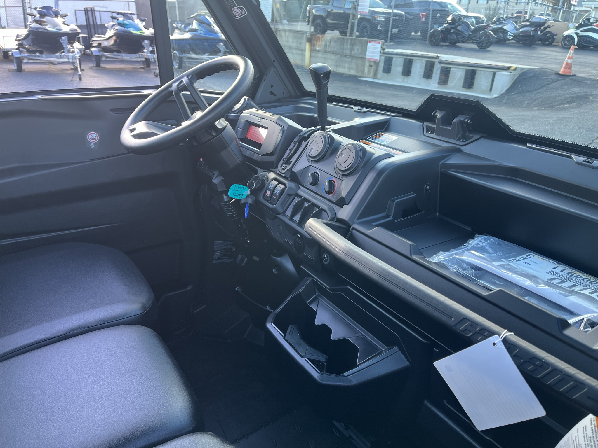 2026 Can-Am DEFENDER DPS CAB HD9 - Photo 7