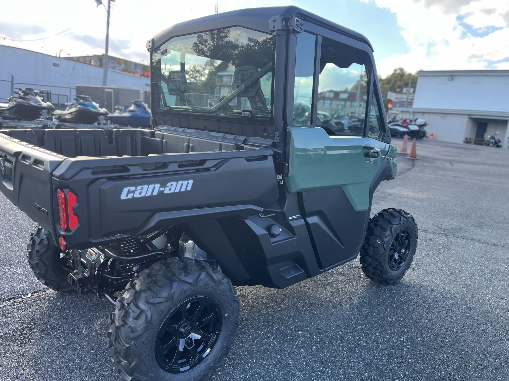 2026 Can-Am DEFENDER DPS CAB HD9 - Photo 6