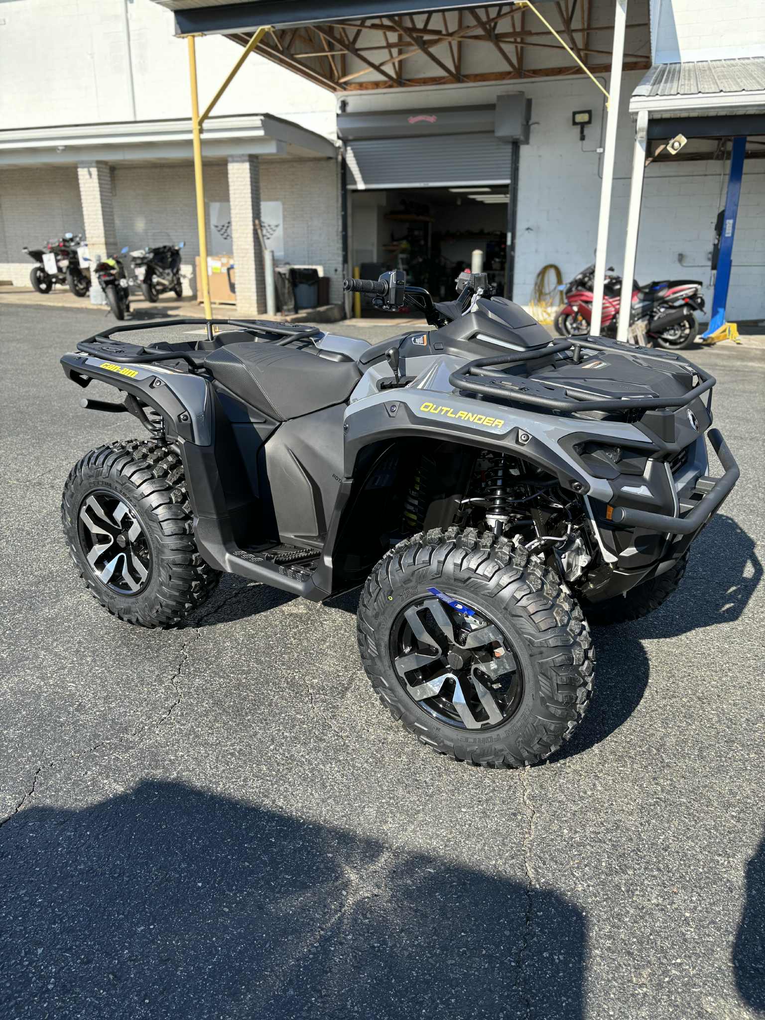 2026 Can-Am OUTLANDER E-POWER - Photo 8