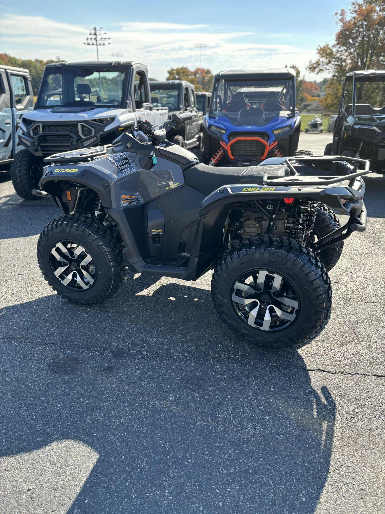 2026 Can-Am OUTLANDER E-POWER - Photo 3