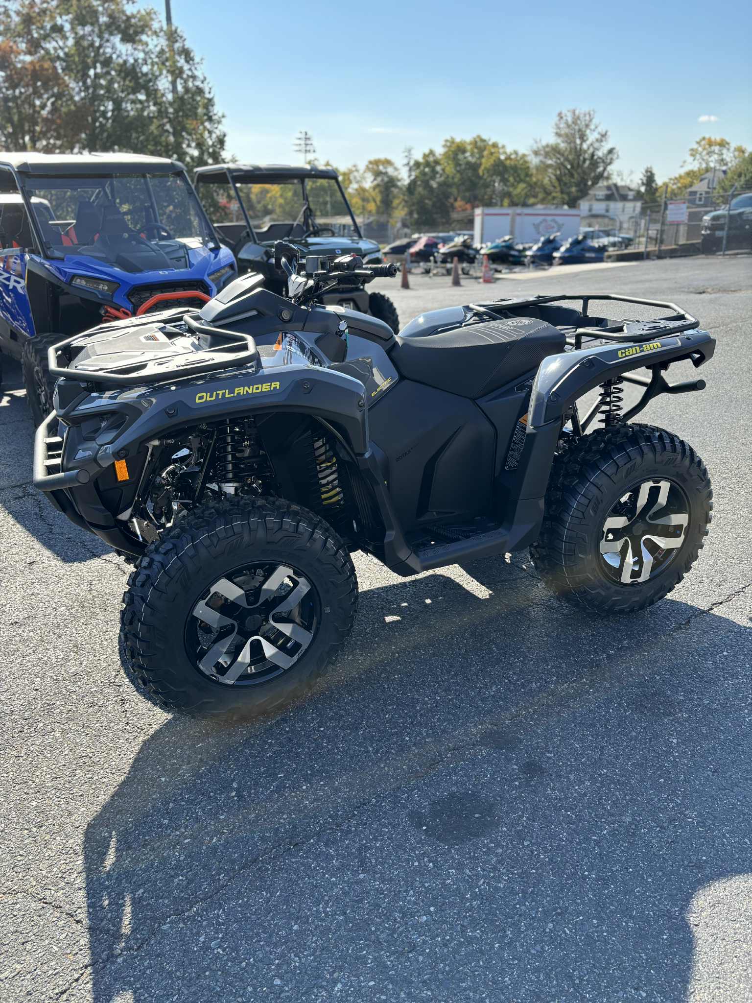 2026 Can-Am OUTLANDER E-POWER - Photo 2