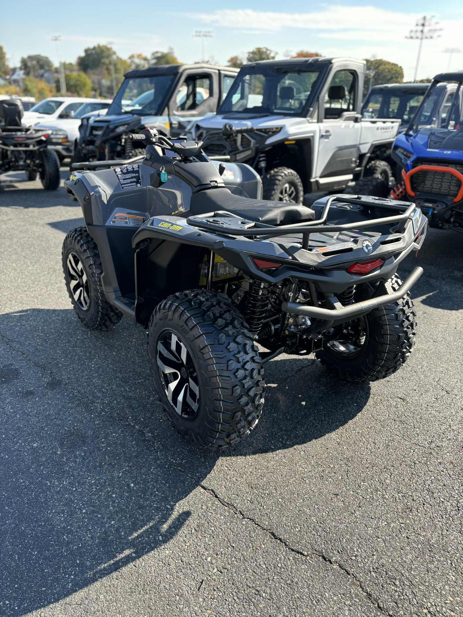 2026 Can-Am OUTLANDER E-POWER - Photo 4