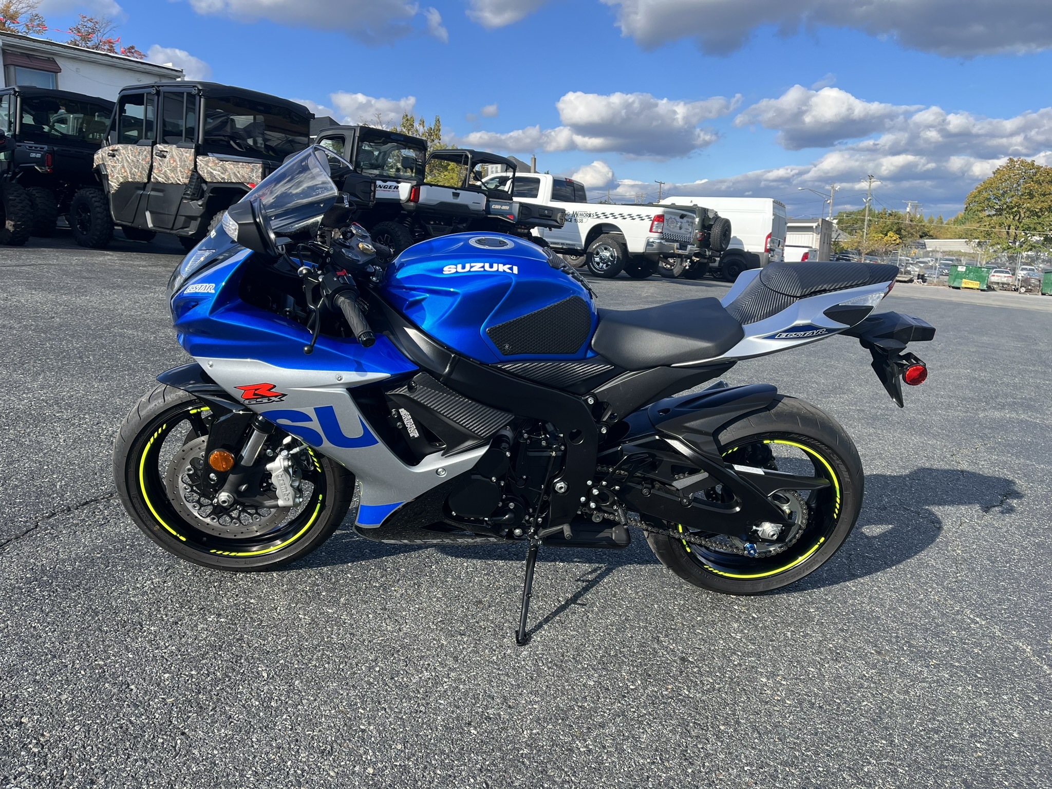 2023 Suzuki GSX-R600 - Photo 2