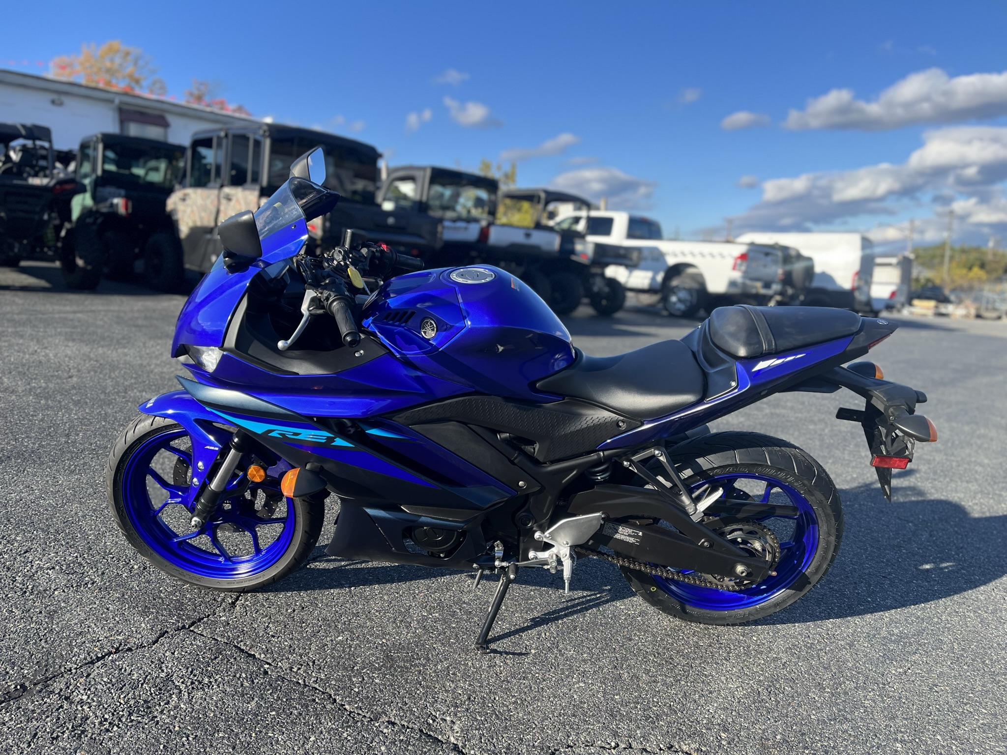 2024 Yamaha YZF-R3 - Photo 2