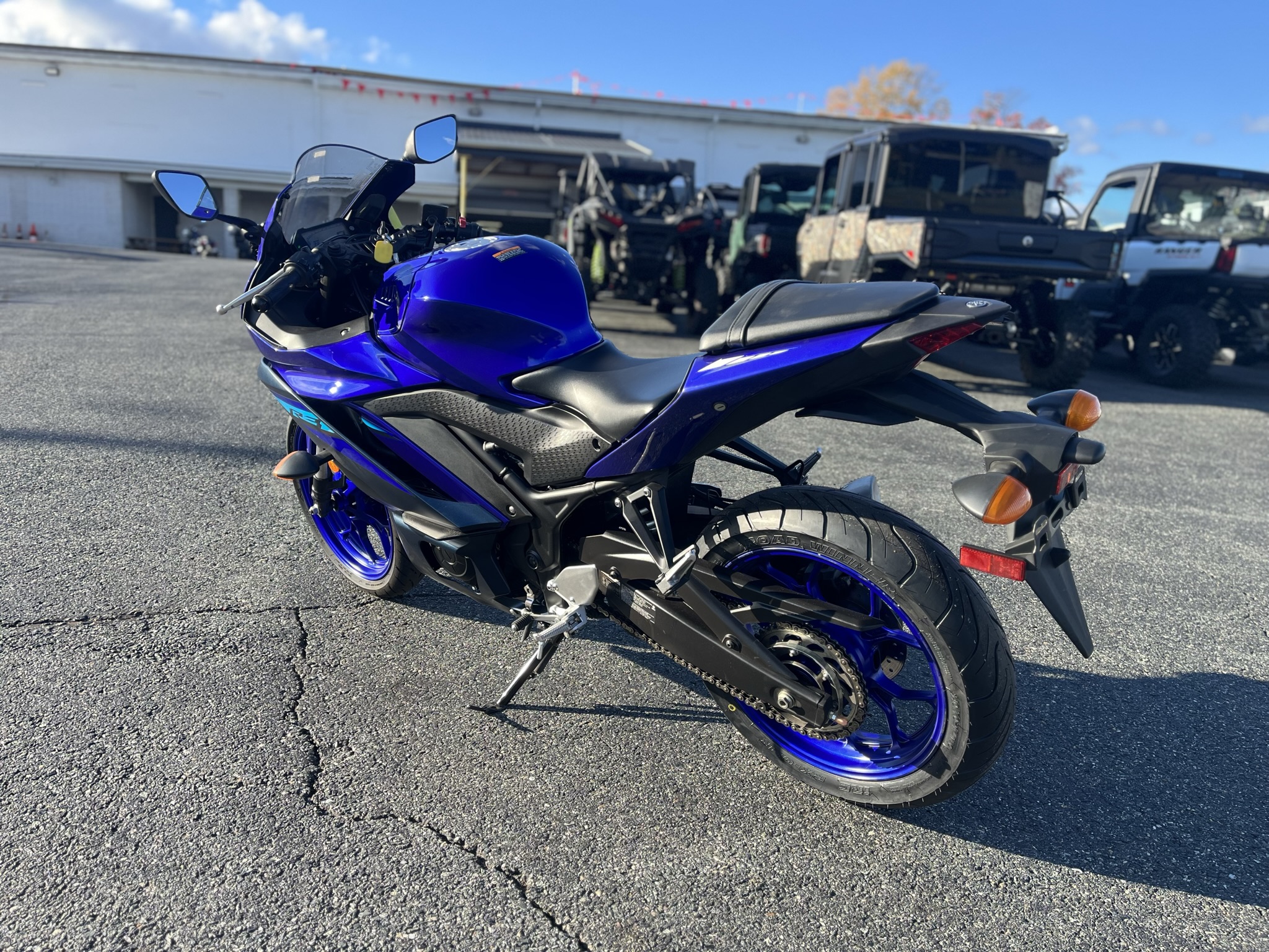 2024 Yamaha YZF-R3 - Photo 9