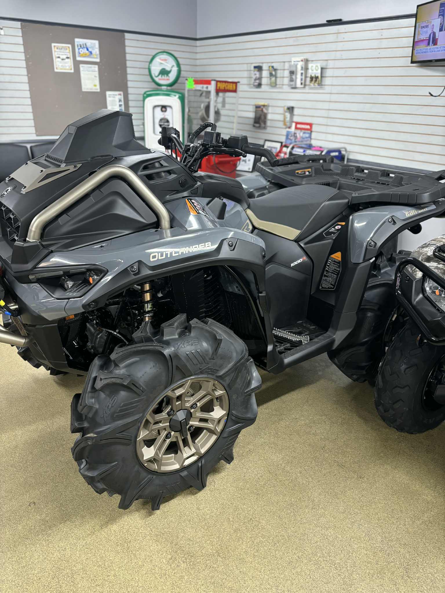 2026 Can-Am OUTLANDER XMR 1000R - Photo 8