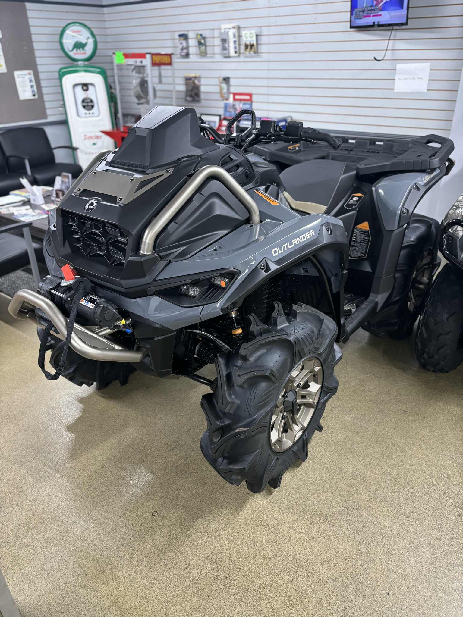2026 Can-Am OUTLANDER XMR 1000R - Photo 10