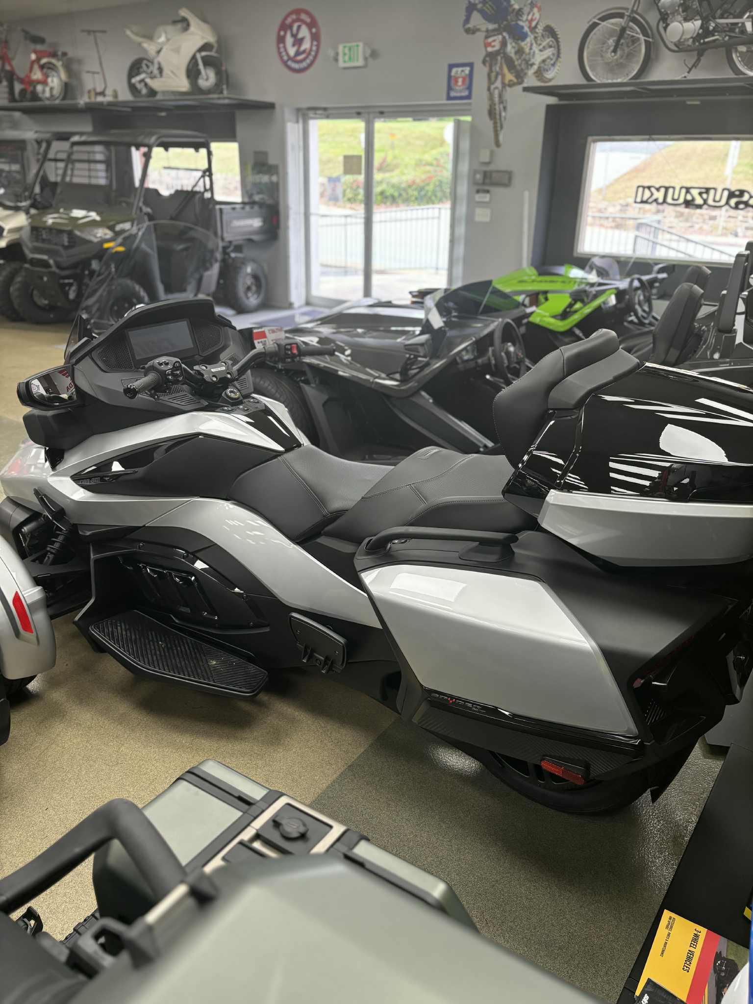2025 Can-Am SPYDER RT LTD - Photo 6