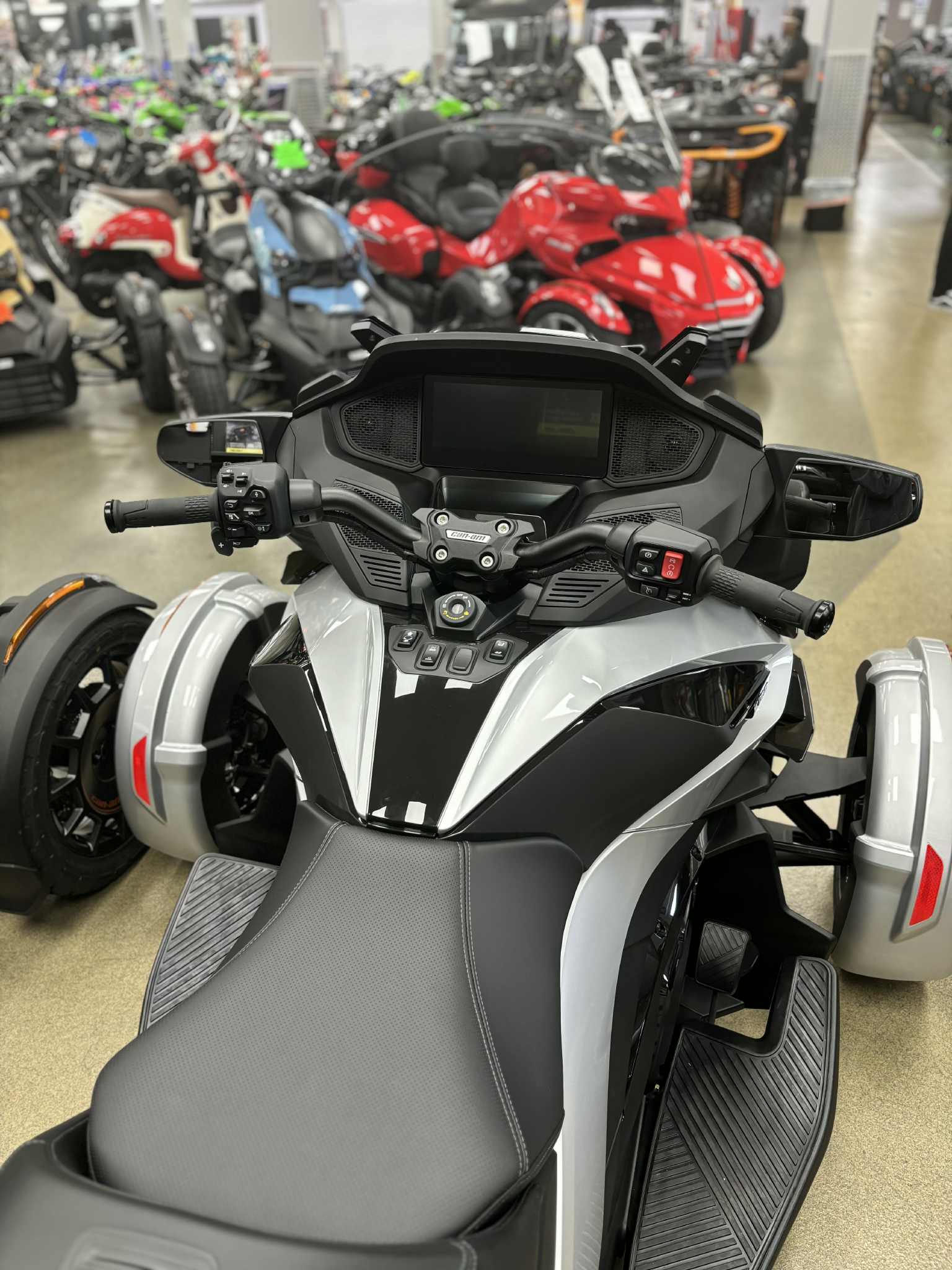 2025 Can-Am SPYDER RT LTD - Photo 9