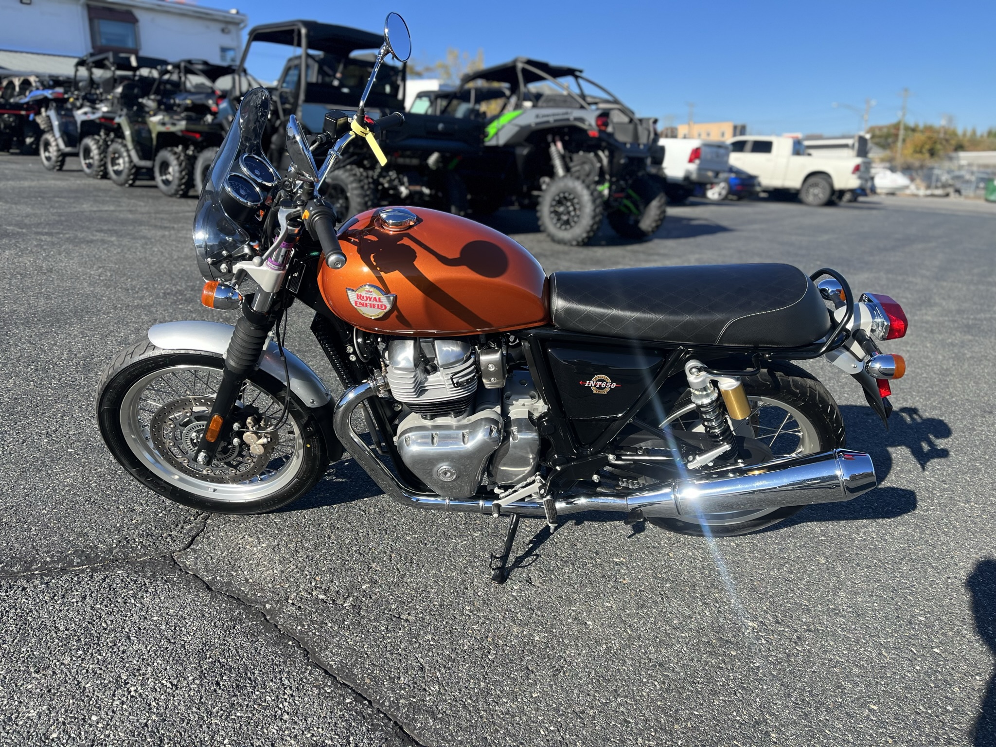 2022 Royal Enfield INT 650 - Photo 2