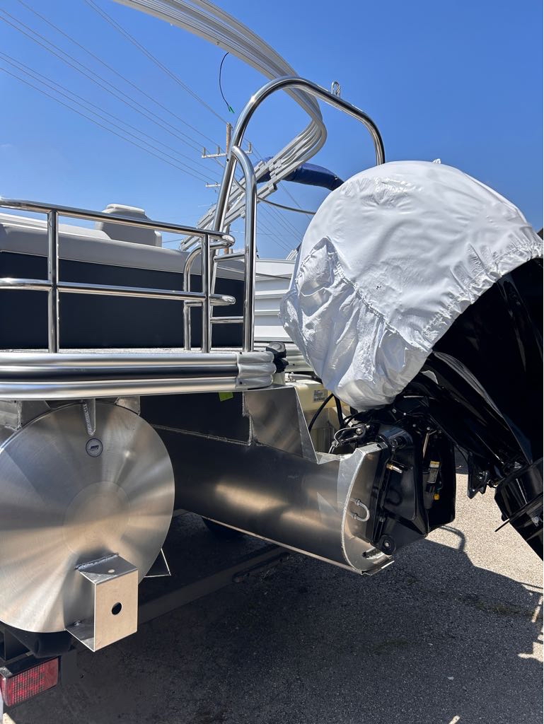 2023 Lowe SS230 Tritoon Flip Flop seat Mercury 150HP 4 stroke and