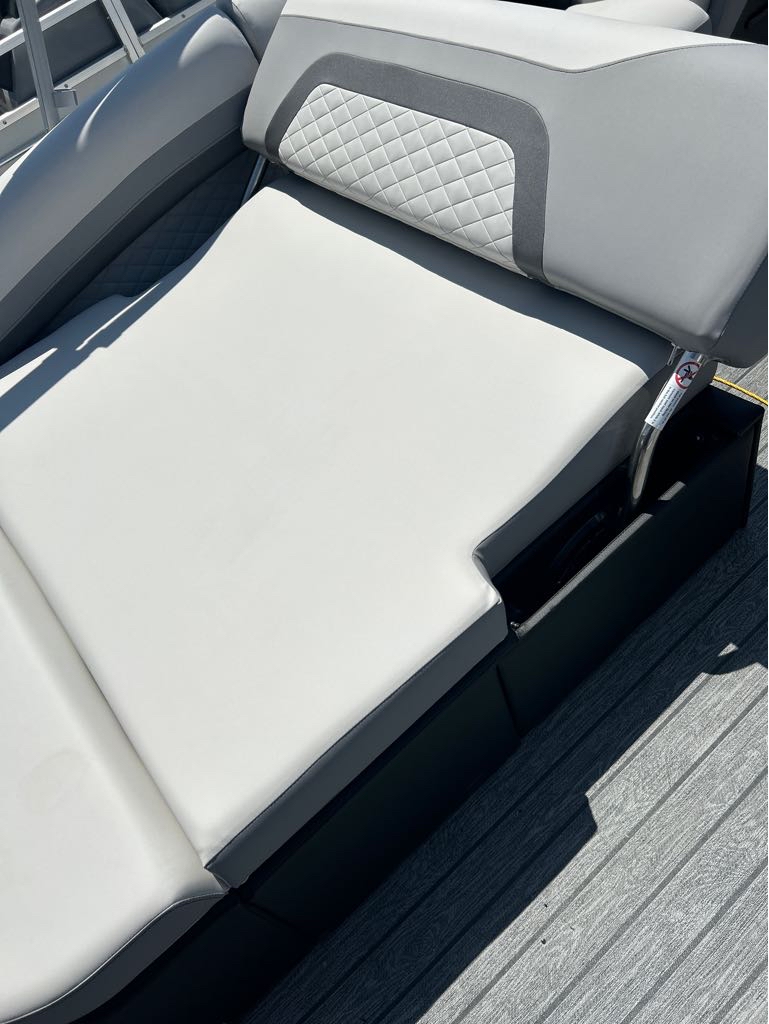 2023 Lowe SS230 Tritoon Flip Flop seat Mercury 150HP 4 stroke and