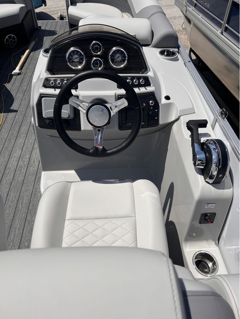 2023 Lowe SS230 Tritoon Flip Flop seat Mercury 150HP 4 stroke and