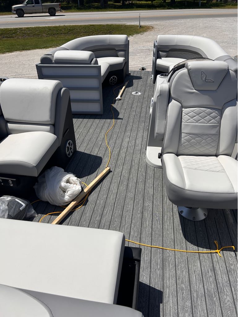 2023 Lowe SS230 Tritoon Flip Flop seat Mercury 150HP 4 stroke and