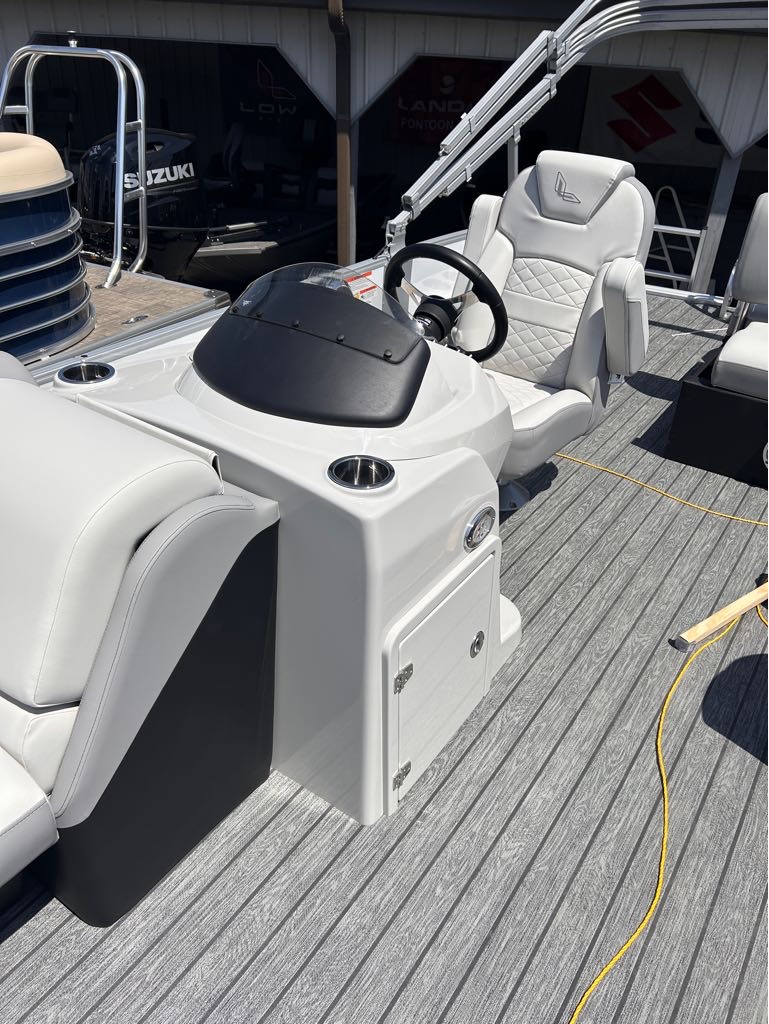 2023 Lowe SS230 Tritoon Flip Flop seat Mercury 150HP 4 stroke and