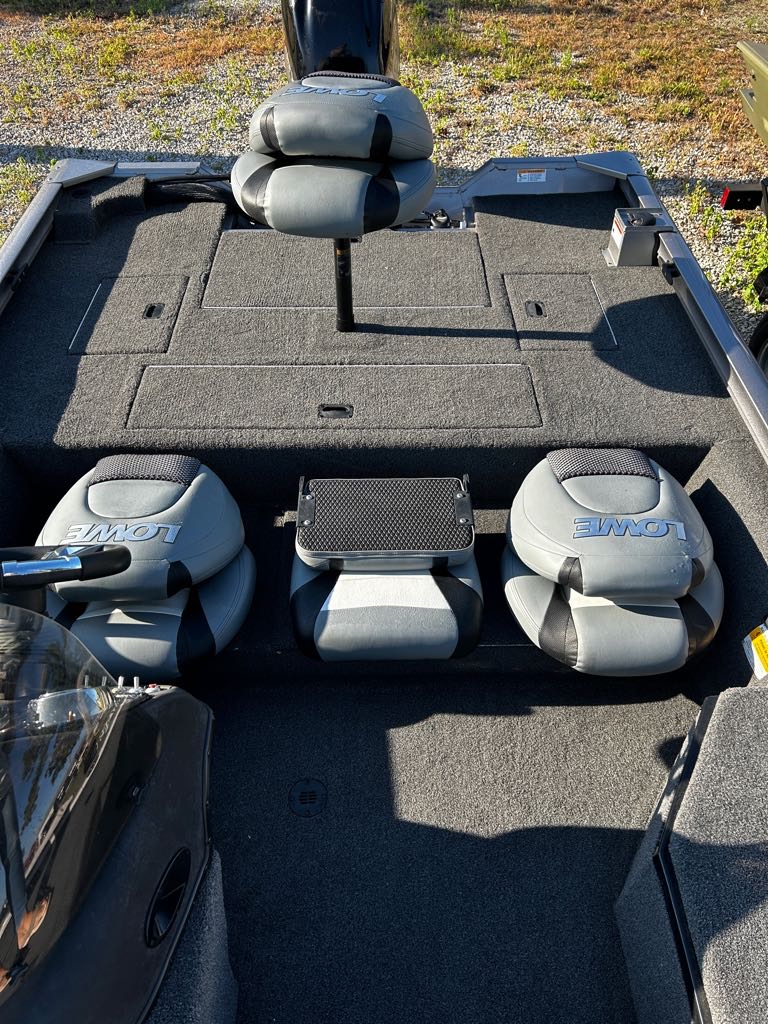 2015 Lowe Stinger 175 Bass 17' Boat 60HP Mercury Outboard 4 Stroke