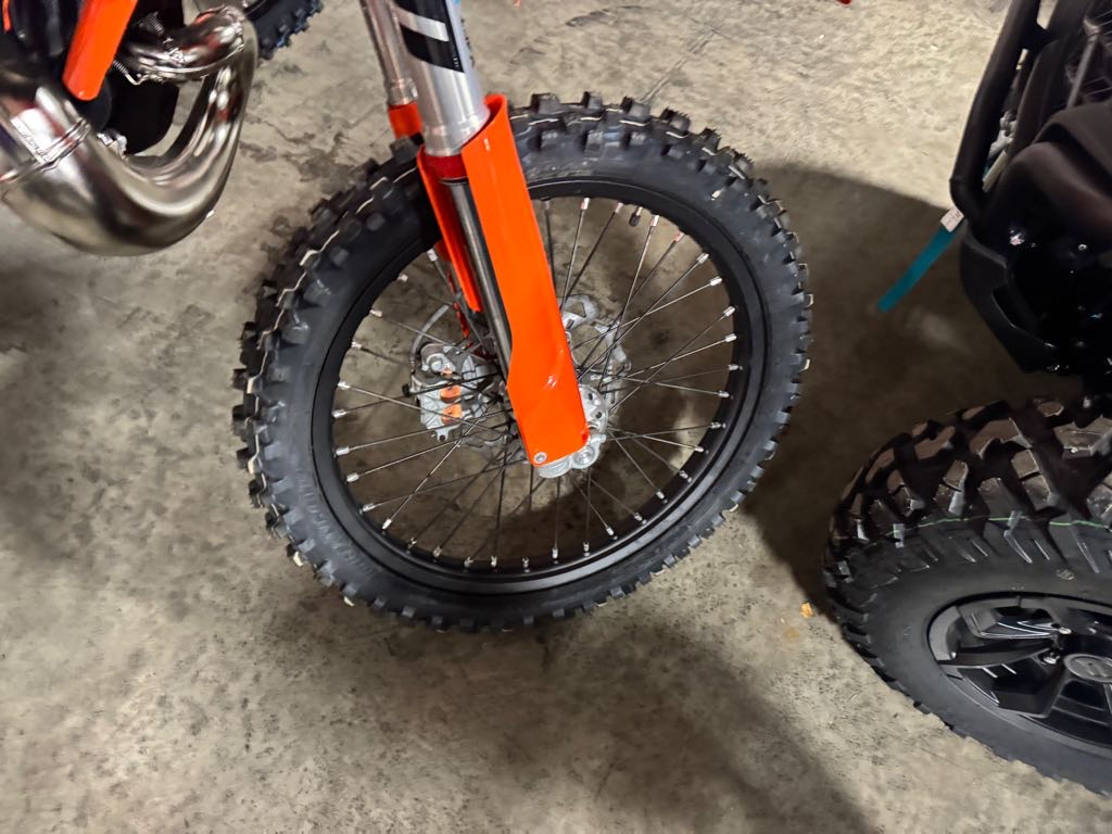 2025 KTM 300 XC - Photo 2
