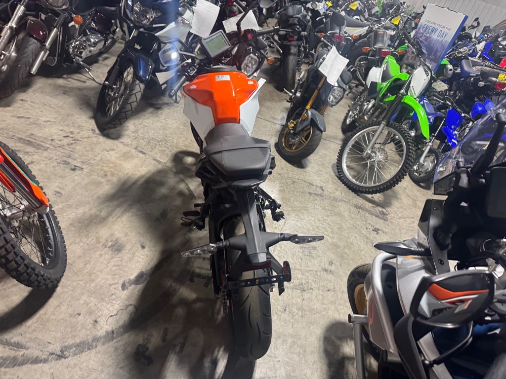 2024 KTM 250 DUKE - Photo 10