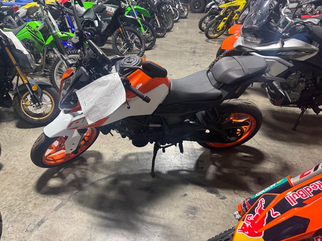 2024 KTM 250 DUKE - Photo 6