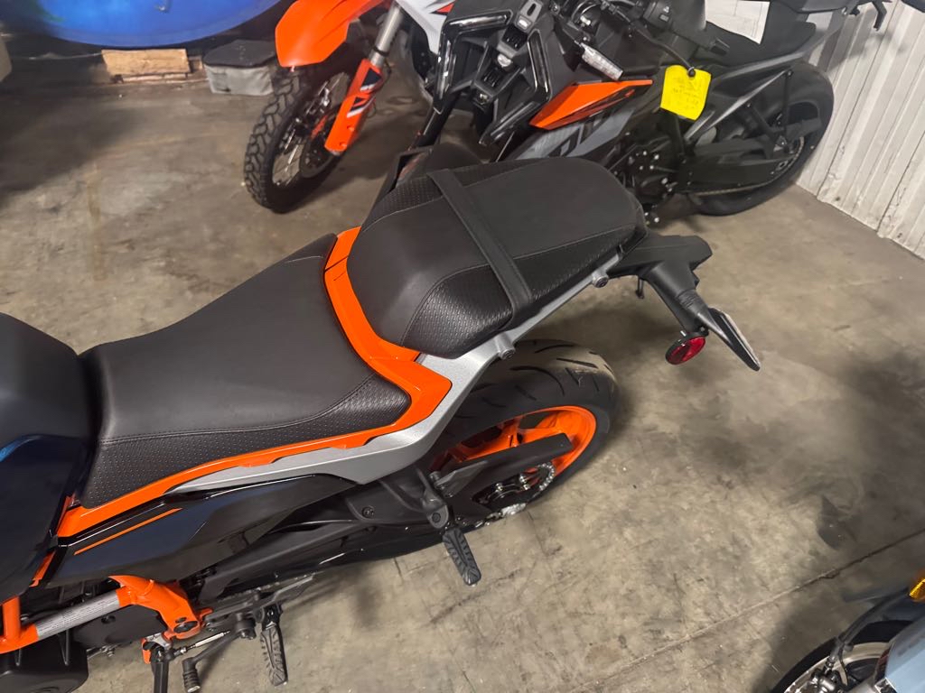 2024 KTM 390 DUKE - Photo 10