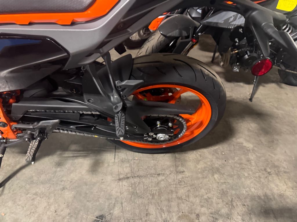 2024 KTM 390 DUKE - Photo 9