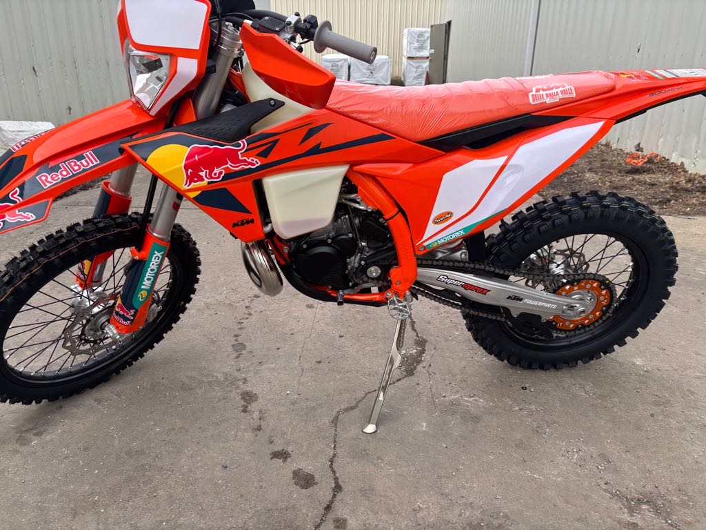 2025 KTM 300 XC-W CHAMPION EDITION - Photo 3