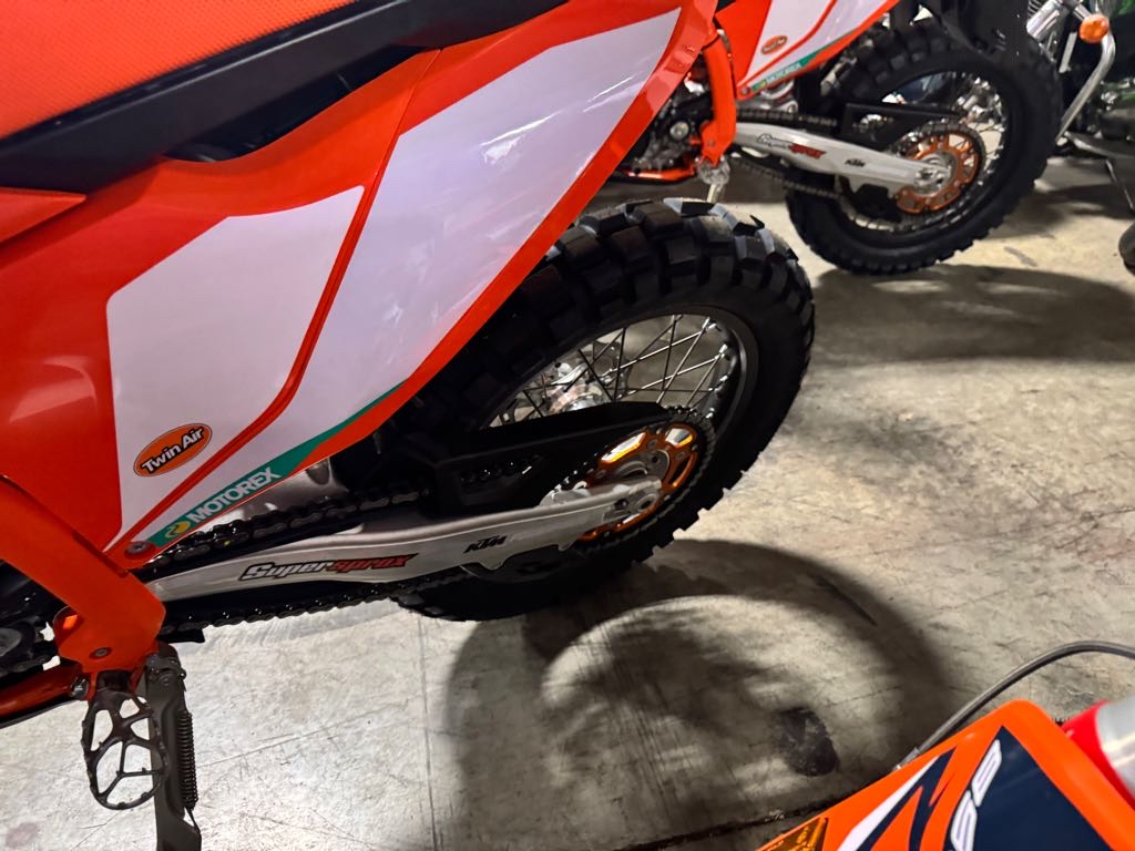 2025 KTM 350 EXC-F CHAMPION EDITION - Photo 3