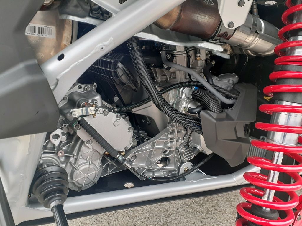 2025 Can-Am MAVERICK X3 XMR TURBO RR 72 - Photo 8