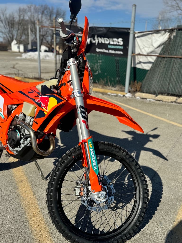 2025 KTM 500 EXC-F CHAMPION EDITION - Photo 2