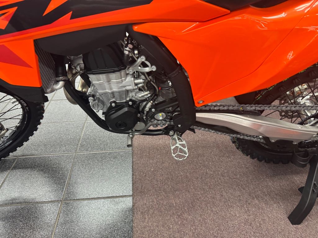 2025 KTM 450 SX-F - Photo 6