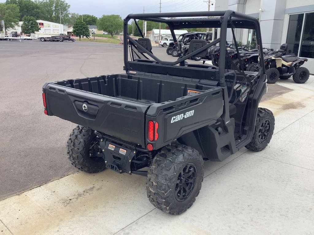 2025 Can-Am Defender DPS HD9 - Photo 5