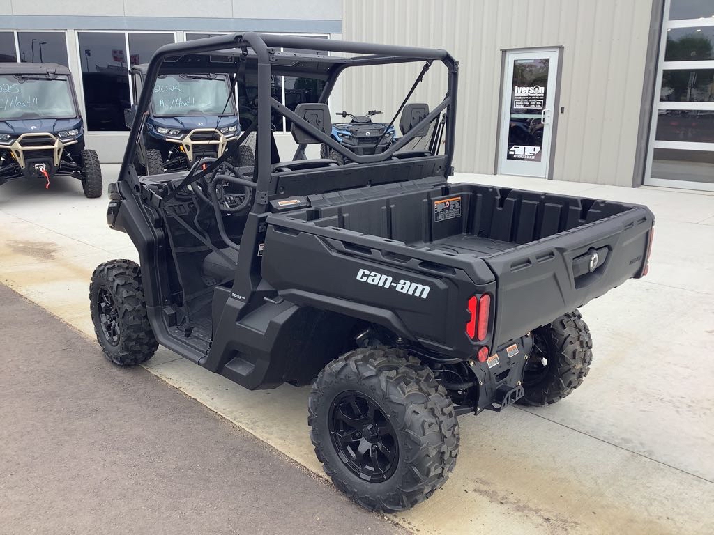 2025 Can-Am Defender DPS HD9 - Photo 3