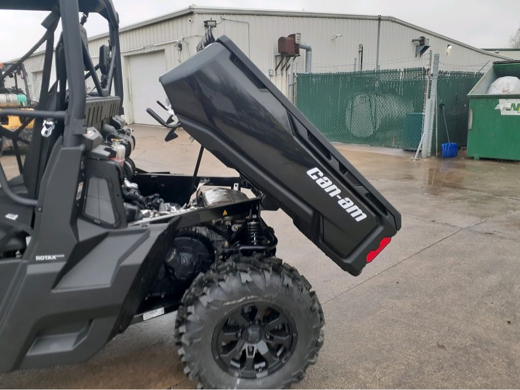 2025 Can-Am DEFENDER MAX XT 10 - Photo 12