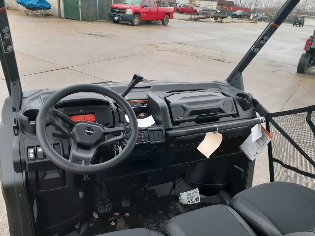 2025 Can-Am DEFENDER MAX XT 10 - Photo 6