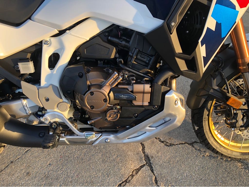 2025 Honda AFRICA TWIN ADVENTURE SPORTS ES DCT - Photo 3