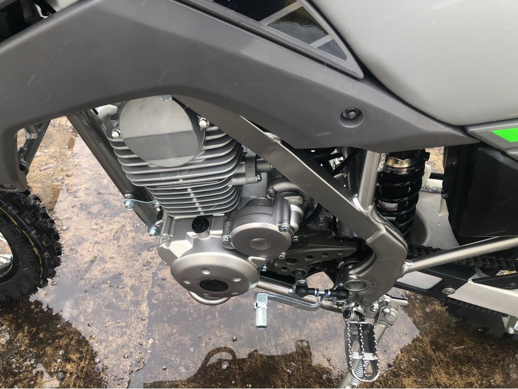 2025 Kawasaki KLX 140R - Photo 8