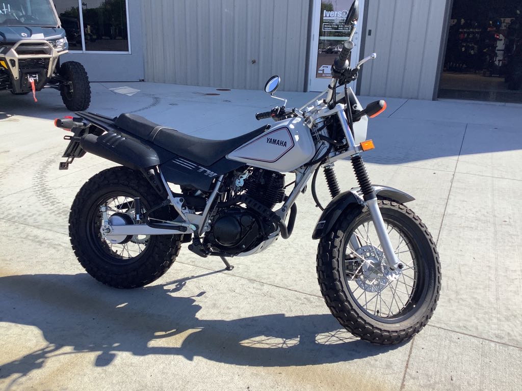 2025 Yamaha TW 200 - Photo 3