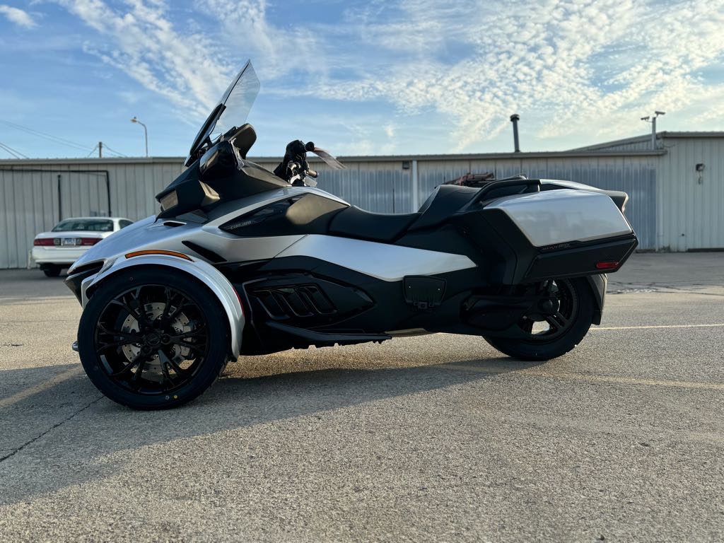 2025 Can-Am SPYDER RT - Photo 7