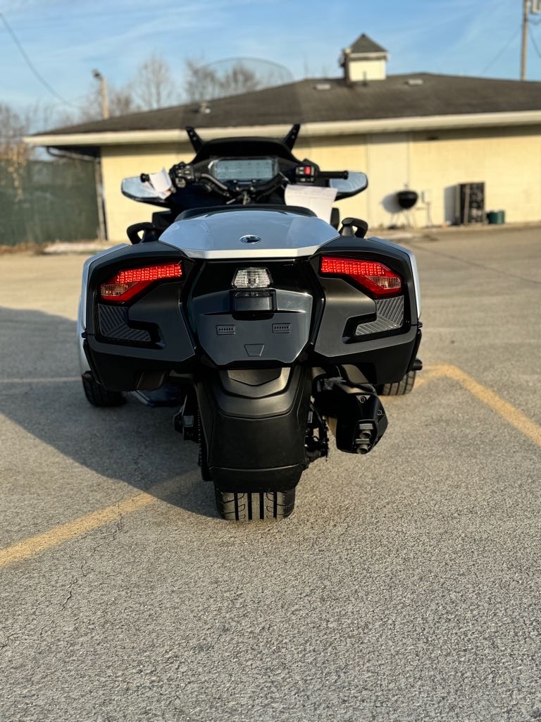 2025 Can-Am SPYDER RT - Photo 13