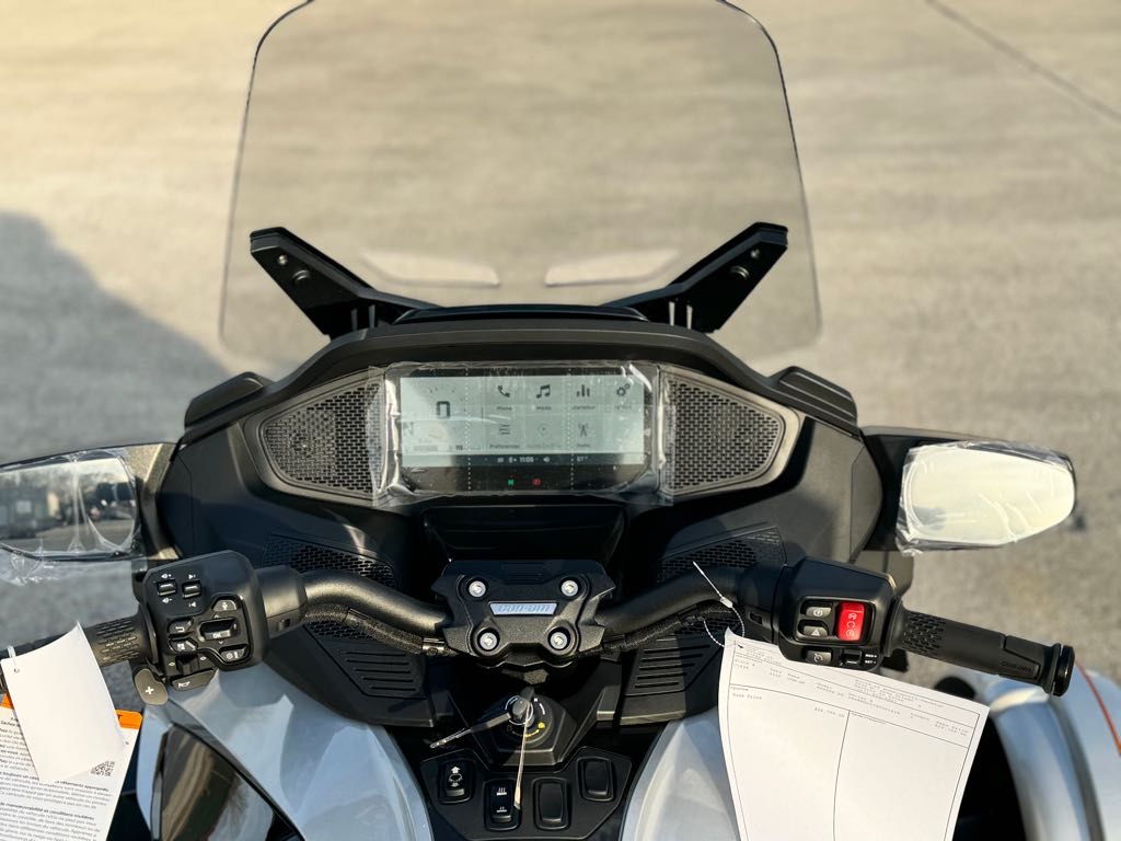 2025 Can-Am SPYDER RT - Photo 16