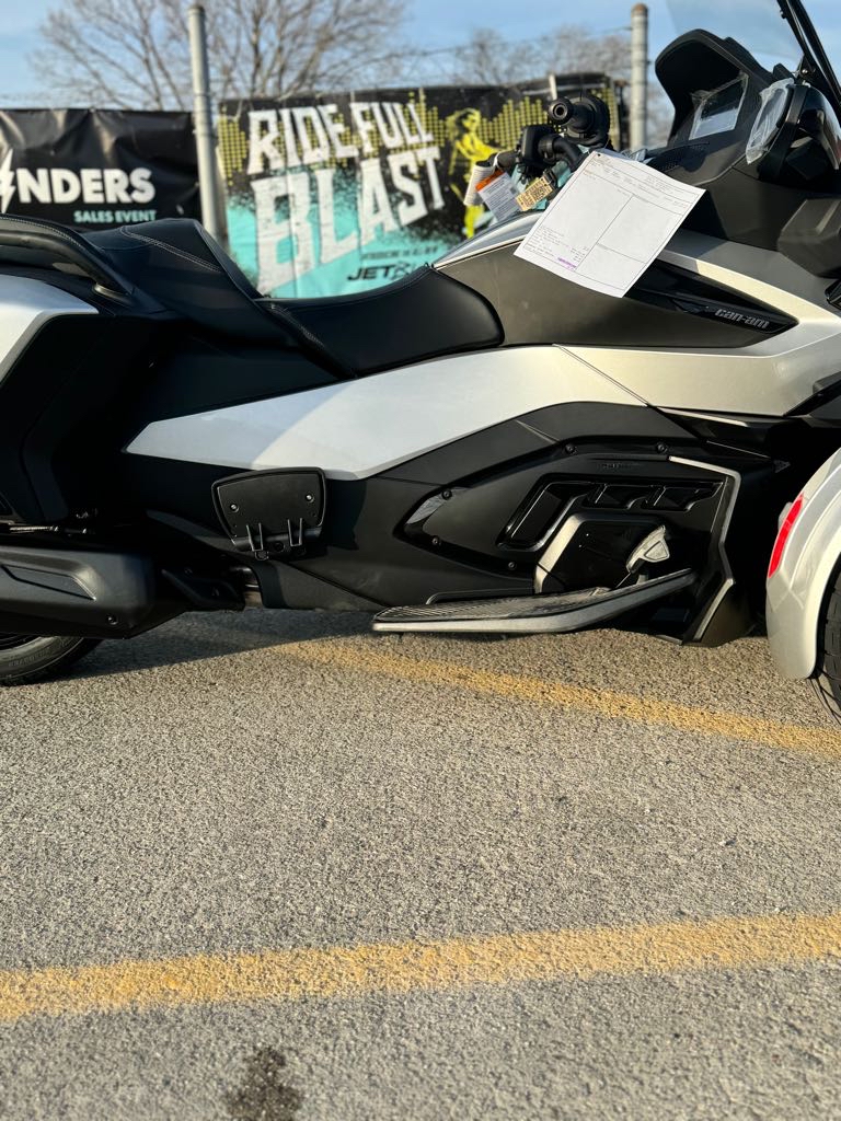 2025 Can-Am SPYDER RT - Photo 3