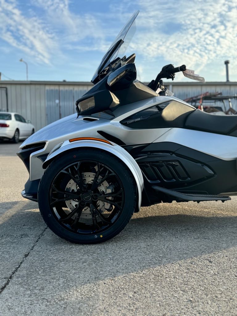 2025 Can-Am SPYDER RT - Photo 8