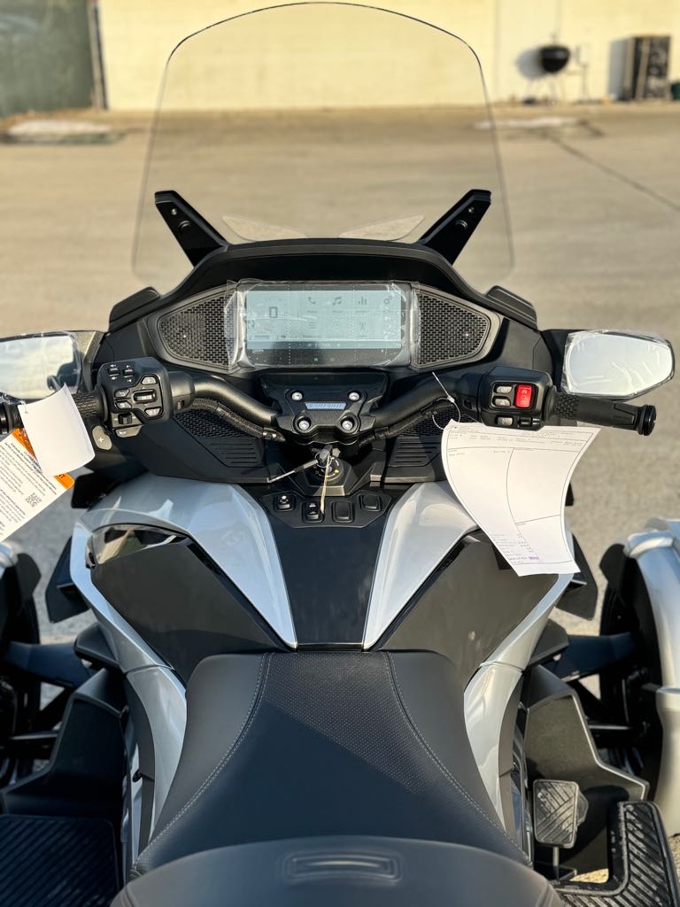 2025 Can-Am SPYDER RT - Photo 15