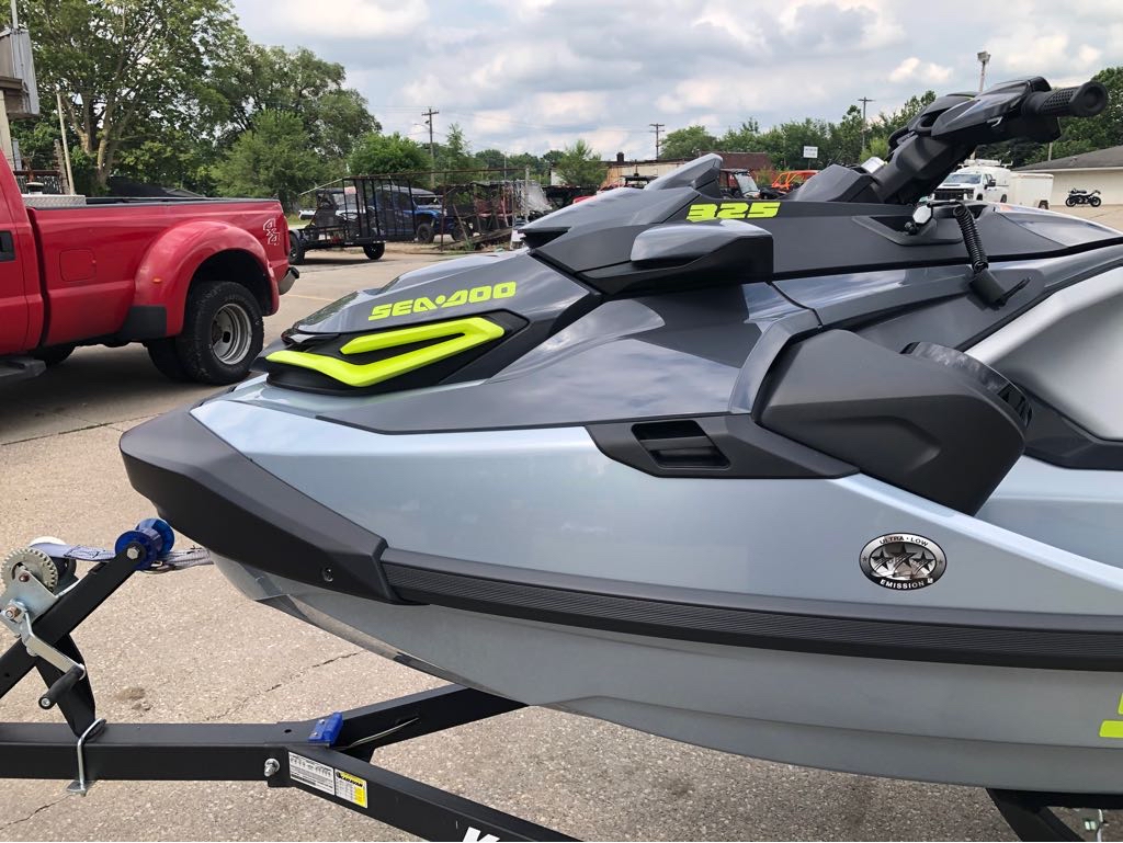 2025 Sea-Doo RXT-X 325 - Photo 10