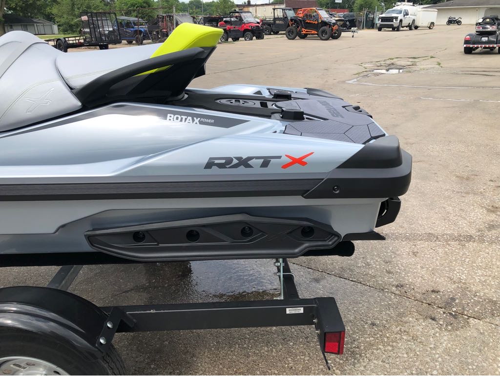2025 Sea-Doo RXT-X 325 - Photo 8