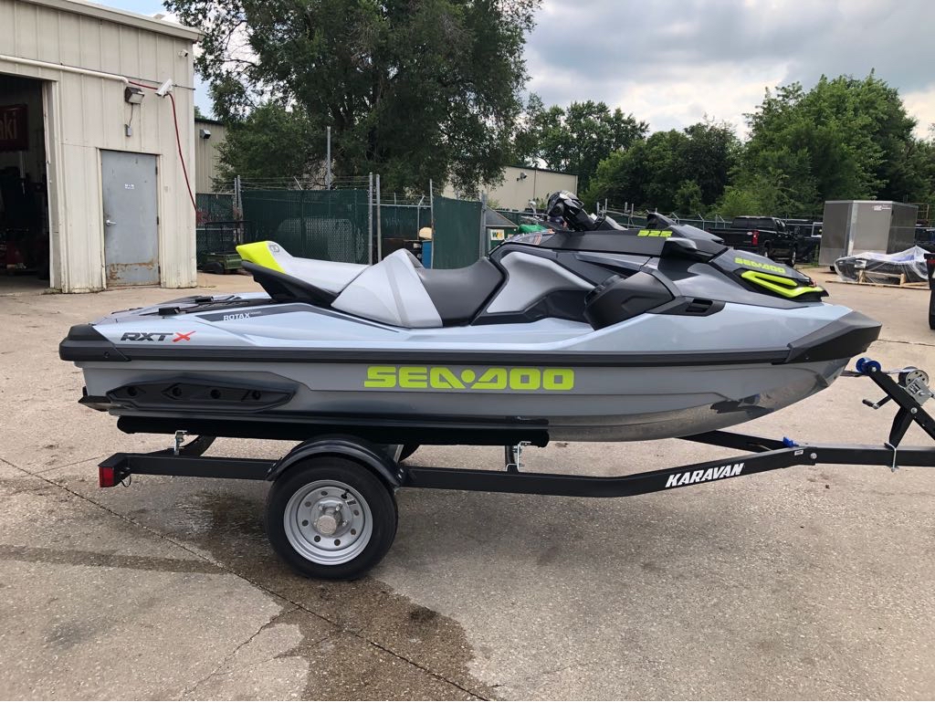 2025 Sea-Doo RXT-X 325 - Photo 2