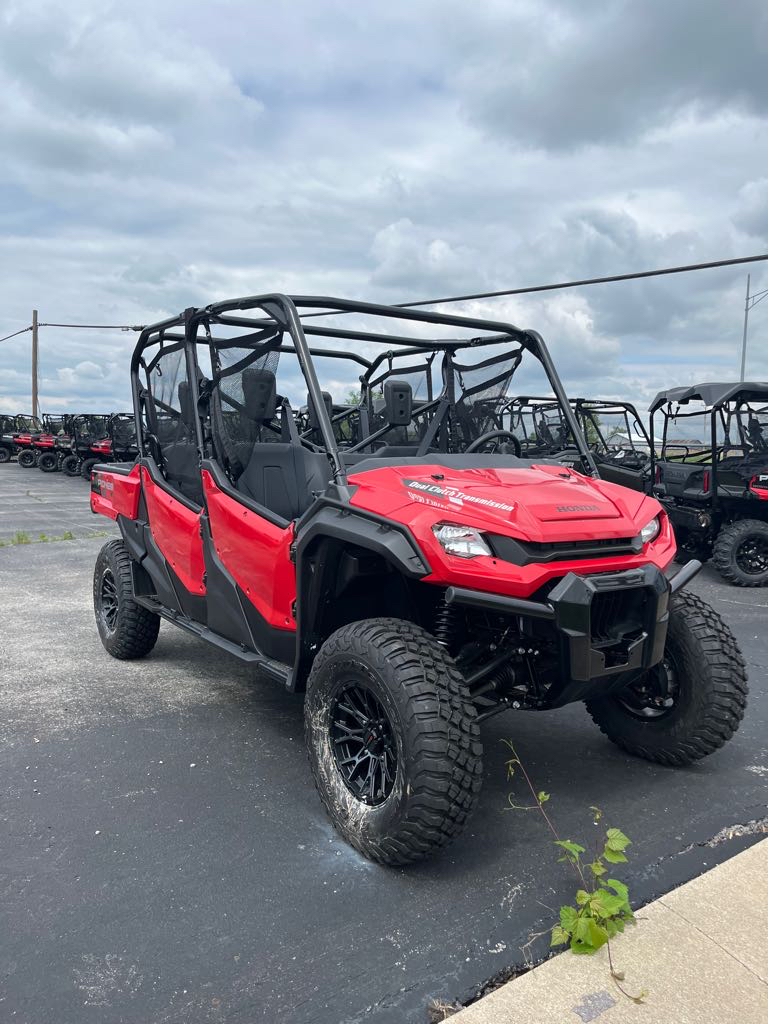 2025 Honda Pioneer 1000-6 Crew Deluxe - Photo 2