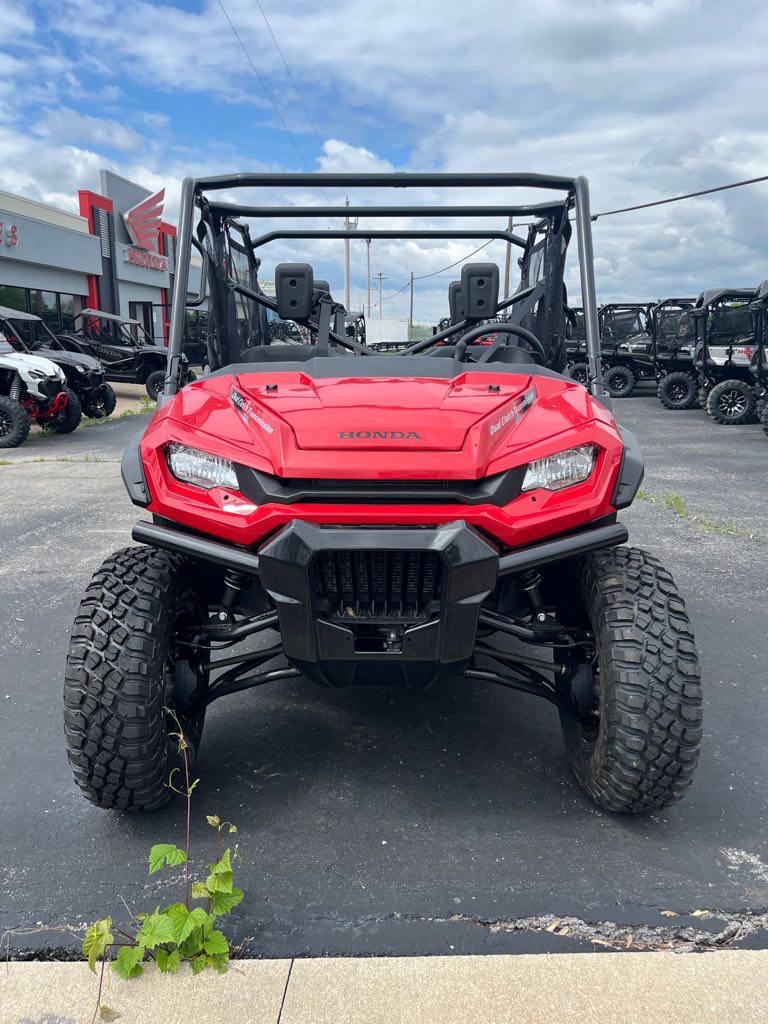 2025 Honda Pioneer 1000-6 Crew Deluxe - Photo 3