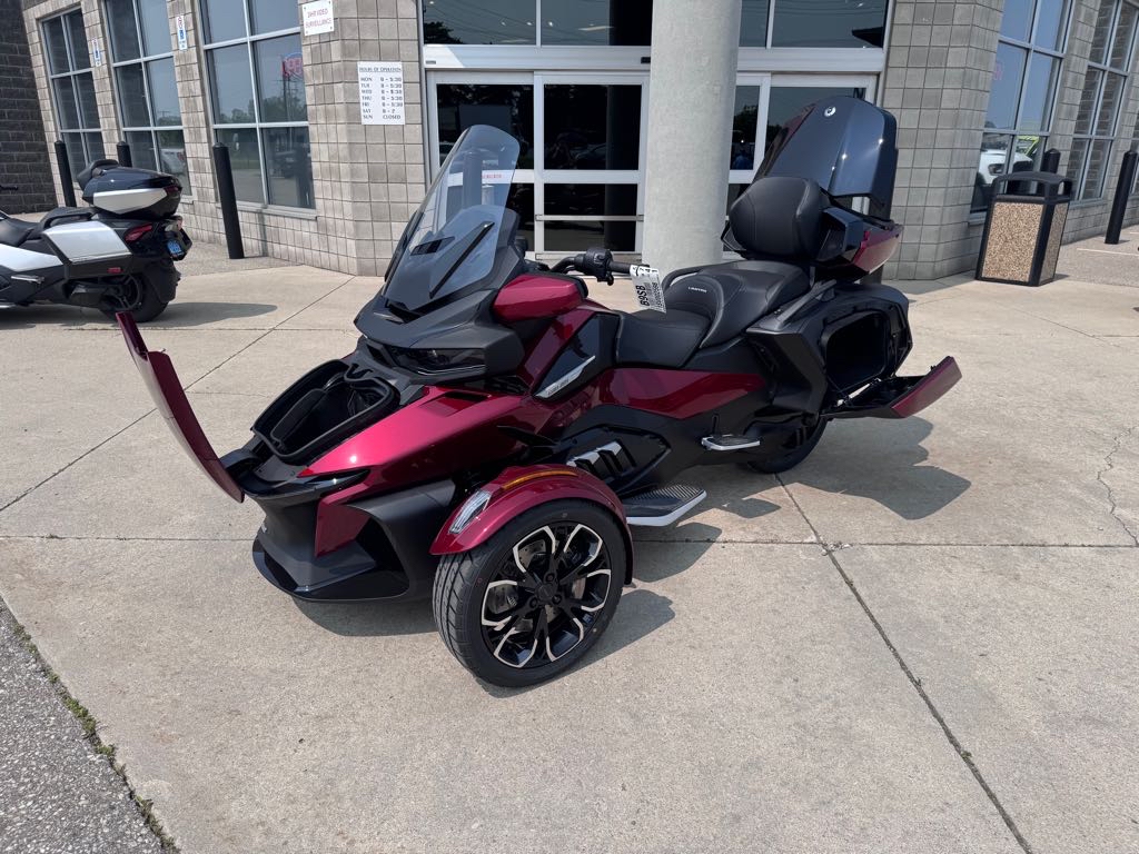 2025 Can-Am Spyder RT Limited - Photo 11